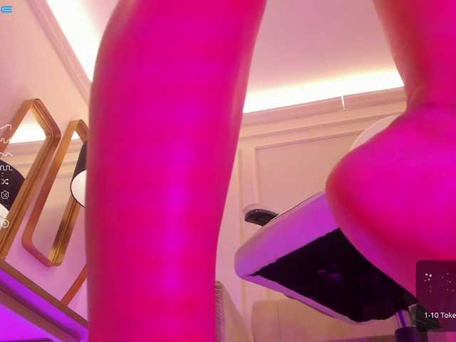 Емитувани слики од екранот GianaWatson