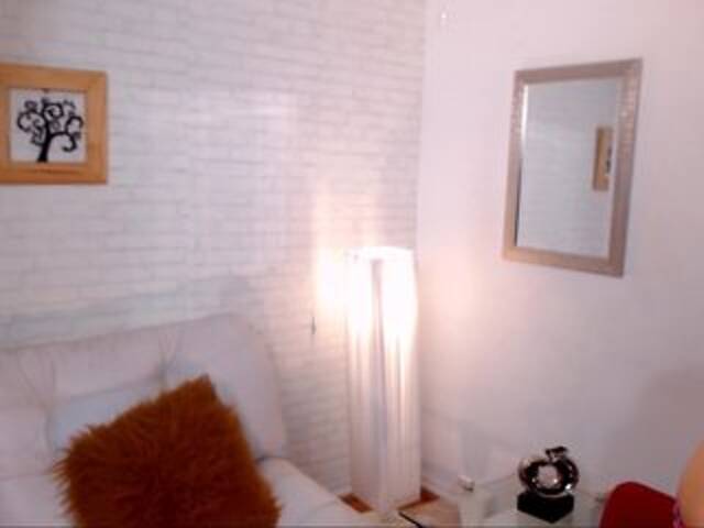 Емитувани слики од екранот GiannaWatson