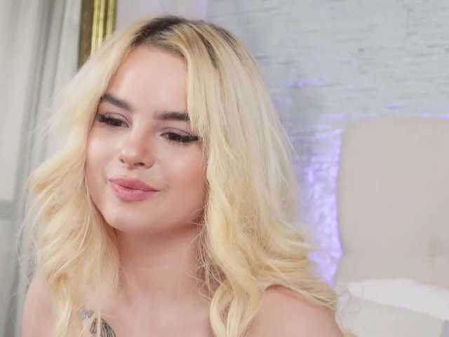 Фотографии GiannaWillis Hello guys! I`ve missed you so much, let`s have fun! Toy on 2000 until cum show in free, 1989 let's make it guys #blonde #♥lush #vibeme #pvton #pinkpusyy #bigtits
