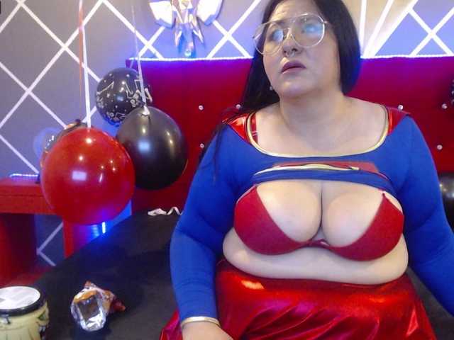 Емитувани слики од екранот ginnylicious