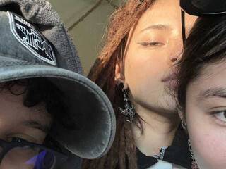 Еротски видео разговор Girls-addicted-cum