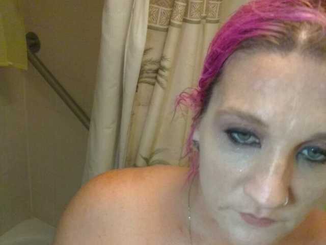 Емитувани слики од екранот Glittermo