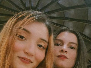 Еротски видео разговор Glossier-cherry