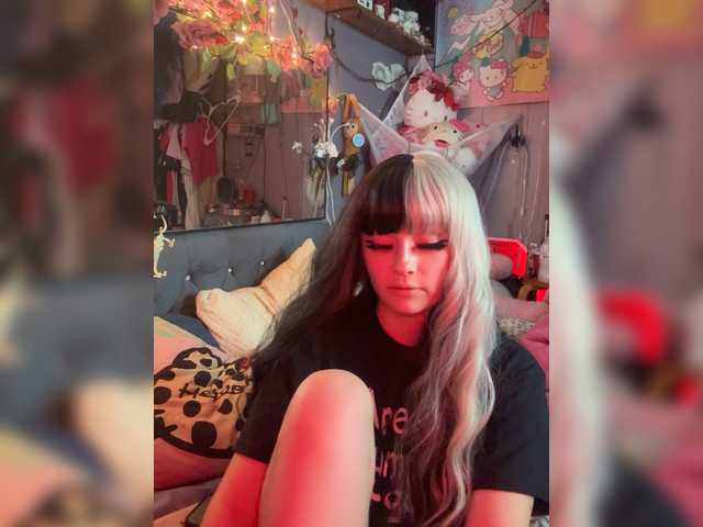 Емитувани слики од екранот goddessmeriee