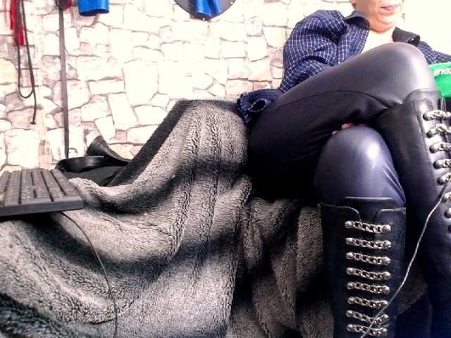 Емитувани слики од екранот GoddessShae