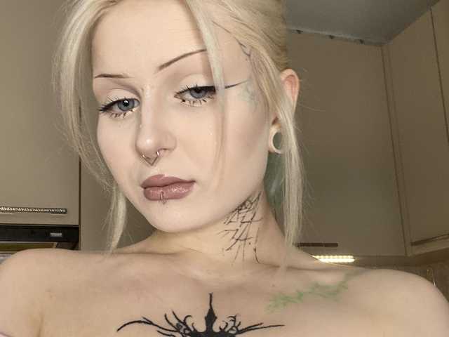 Фотографија на профилот goth-bimbo