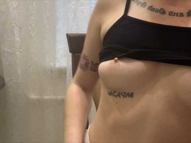 Емитувани слики од екранот GOTHICbabes