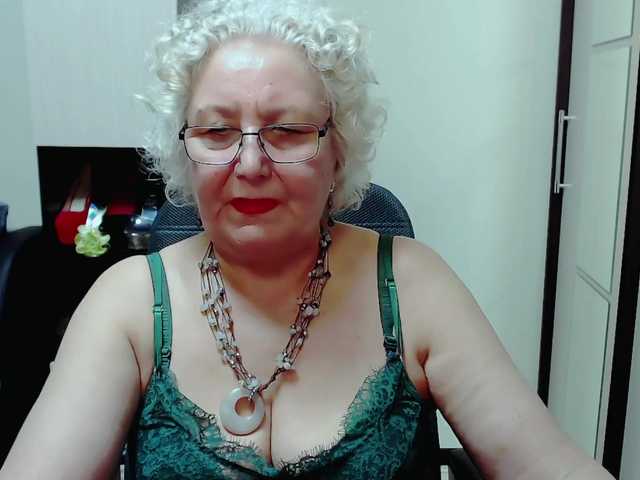 Емитувани слики од екранот GrannyWants