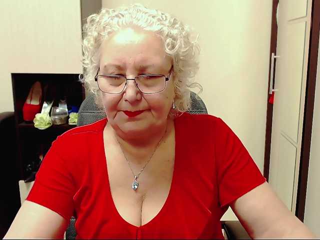 Емитувани слики од екранот GrannyWants