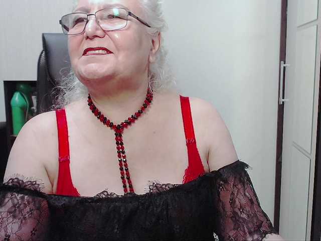 Емитувани слики од екранот GrannyWants