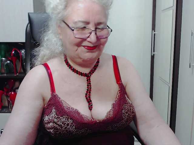 Емитувани слики од екранот GrannyWants