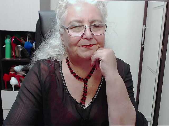 Емитувани слики од екранот GrannyWants