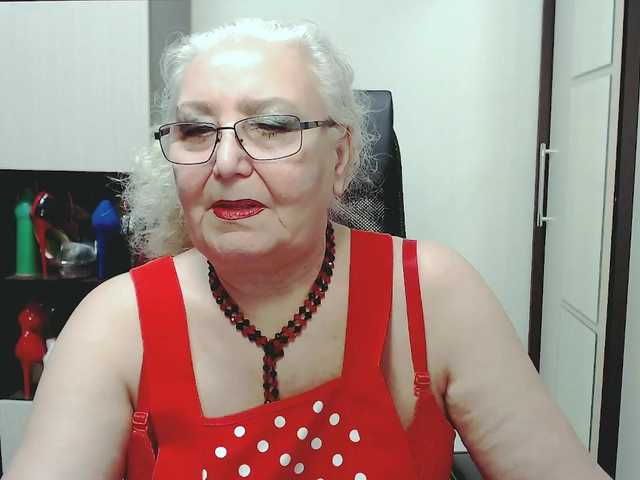 Емитувани слики од екранот GrannyWants