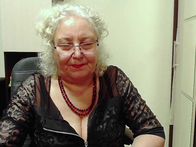 Емитувани слики од екранот GrannyWants