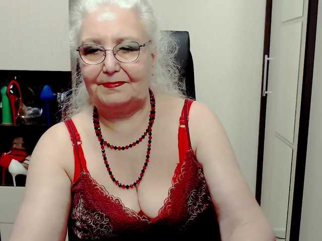 Емитувани слики од екранот GrannyWants