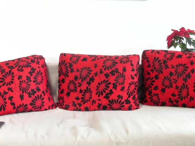 Емитувани слики од екранот HaileyBee