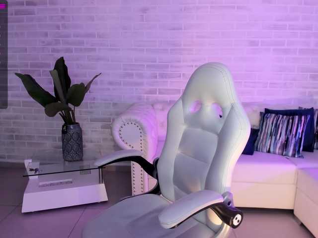 Емитувани слики од екранот haleyGreen