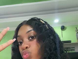 Еротски видео разговор Hannan-baker