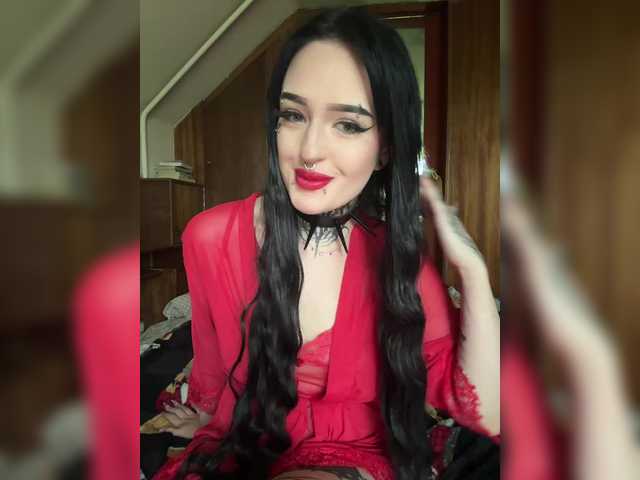 Емитувани слики од екранот HelenaRish