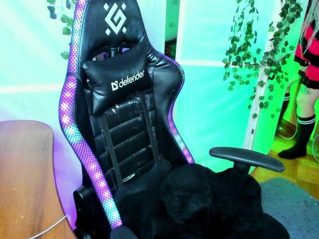 Емитувани слики од екранот HellGa