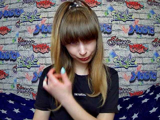 Емитувани слики од екранот holly15