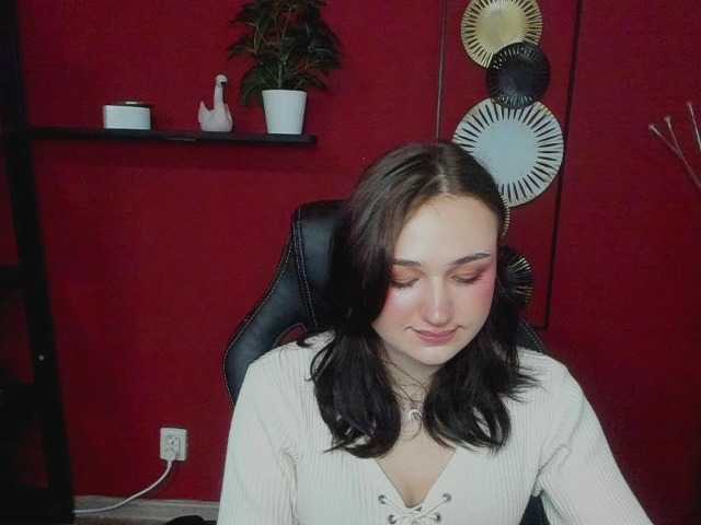 Емитувани слики од екранот HollyExtasy