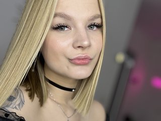 Еротски видео разговор Holyidol