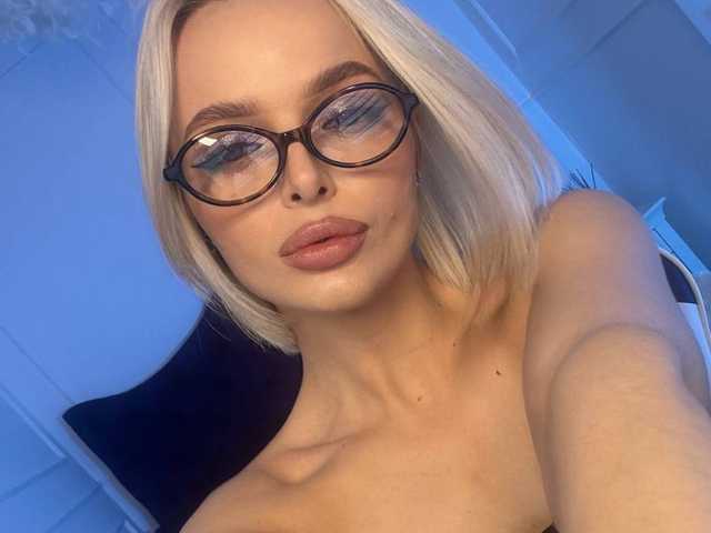 Фотографија на профилот horny-blondie