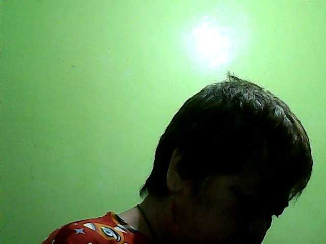 Емитувани слики од екранот HornyGranny