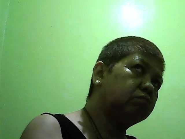 Емитувани слики од екранот HornyGranny