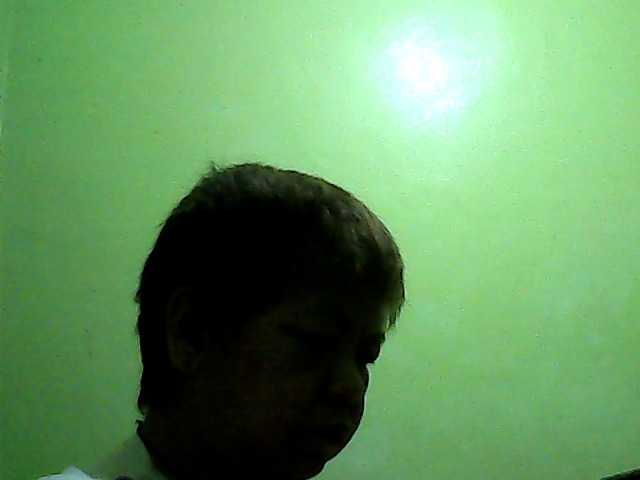 Емитувани слики од екранот HornyGranny