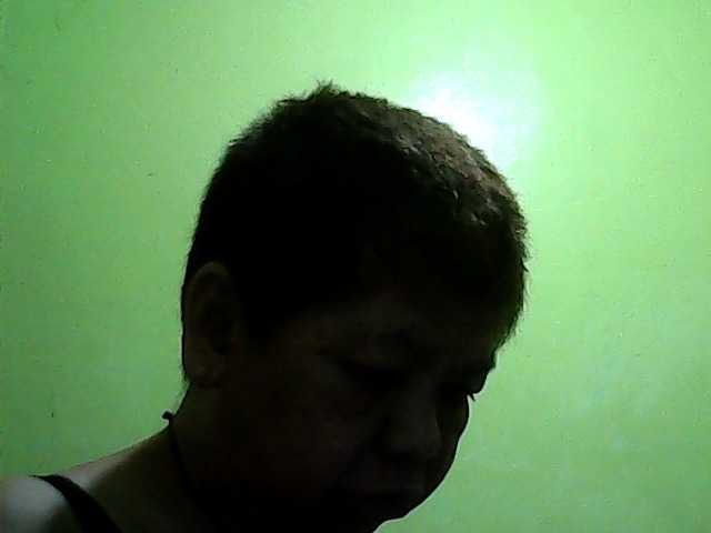 Емитувани слики од екранот HornyGranny