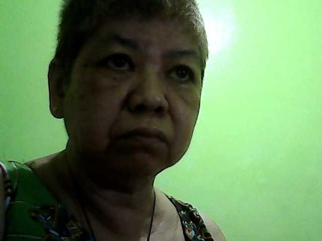 Емитувани слики од екранот HornyGranny