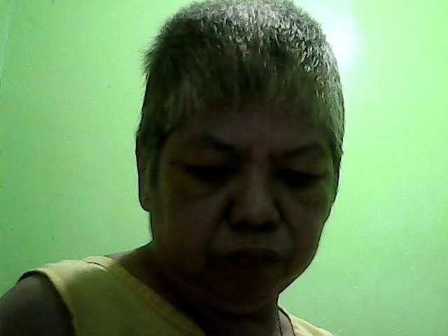 Емитувани слики од екранот HornyGranny