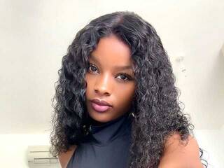 Еротски видео разговор Hornylilbirdie