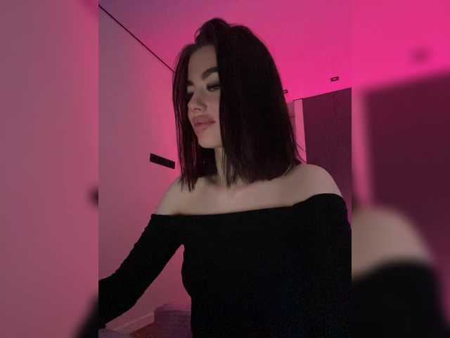 Емитувани слики од екранот HotGirlEva
