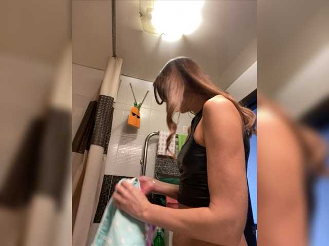 Емитувани слики од екранот HOT_honey