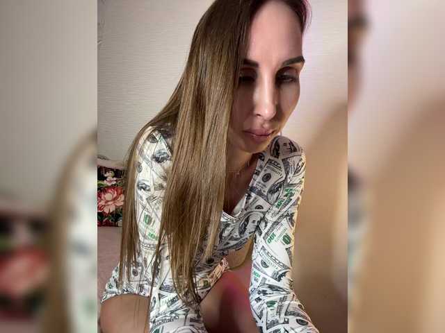 Емитувани слики од екранот HOT_honey