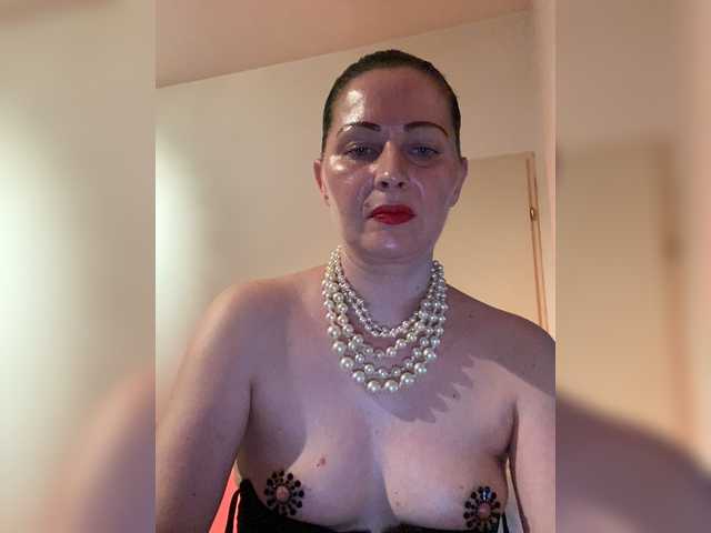 Фотографии hotlady45 Private Show!! Lick your lips - 20 Tokens Make me horny - 40 Tokens Massages the breasts - 60 Tokens Blow the dildo - 80 Tokens Massage nipples with a dildo - 65 Tokens