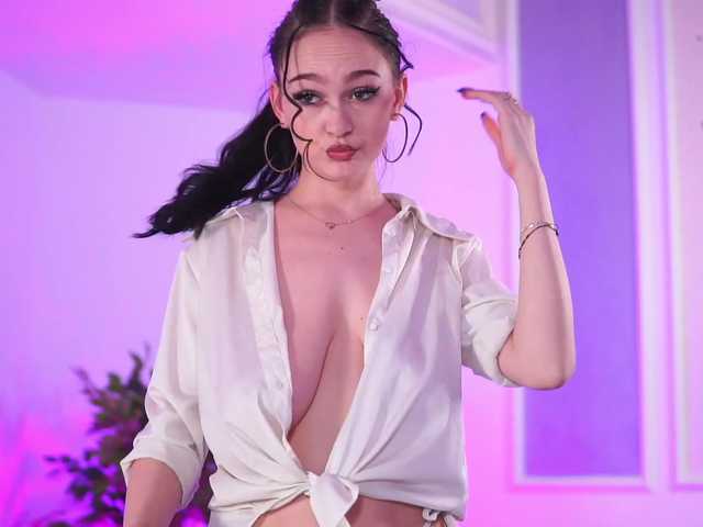 Емитувани слики од екранот HotSkinnyX