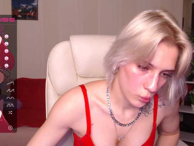 Емитувани слики од екранот HottiDevil