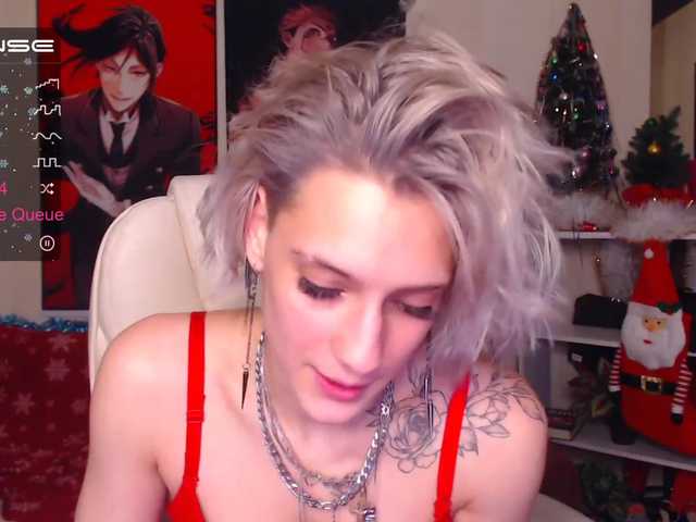 Емитувани слики од екранот HottiDevil