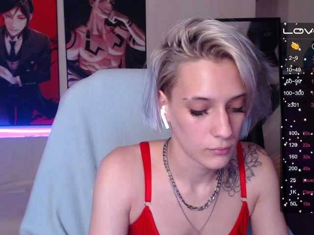 Емитувани слики од екранот HottiDevil