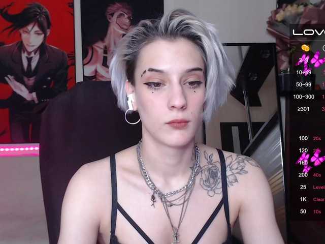 Емитувани слики од екранот HottiDevil