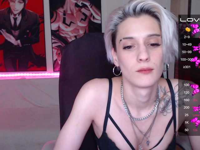 Емитувани слики од екранот HottiDevil