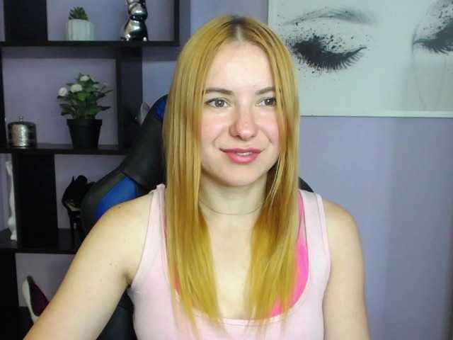 Емитувани слики од екранот hottiexLayla