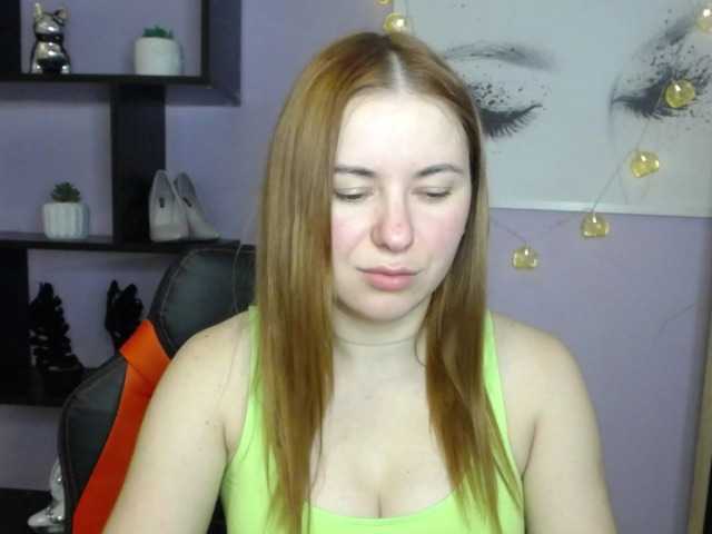 Емитувани слики од екранот hottiexLayla