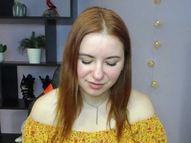 Емитувани слики од екранот hottiexLayla