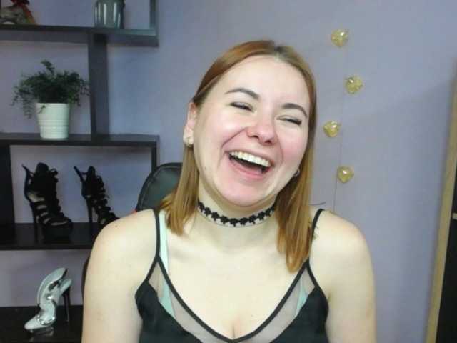 Емитувани слики од екранот hottiexLayla