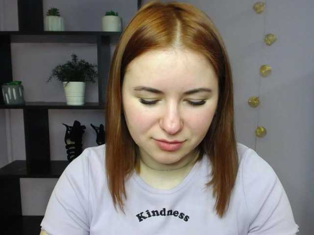 Емитувани слики од екранот hottiexLayla